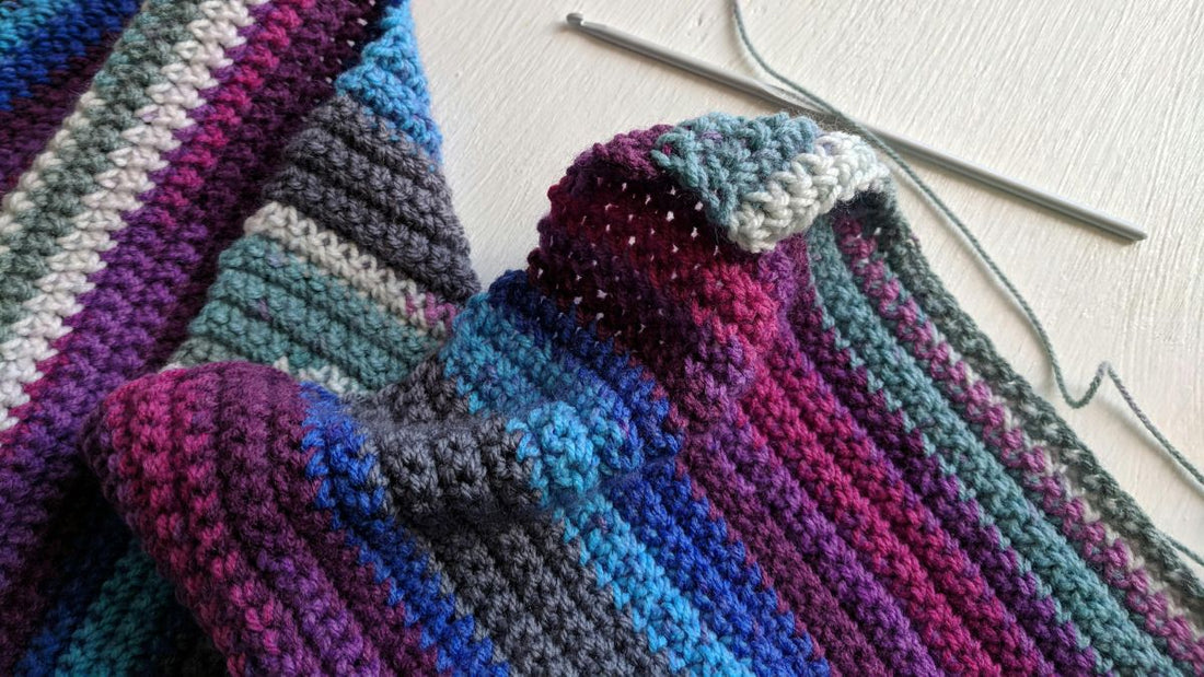 De energie van acryl: waarom jouw gehaakte of gebreide sjaal méér is dan een stukje draad.