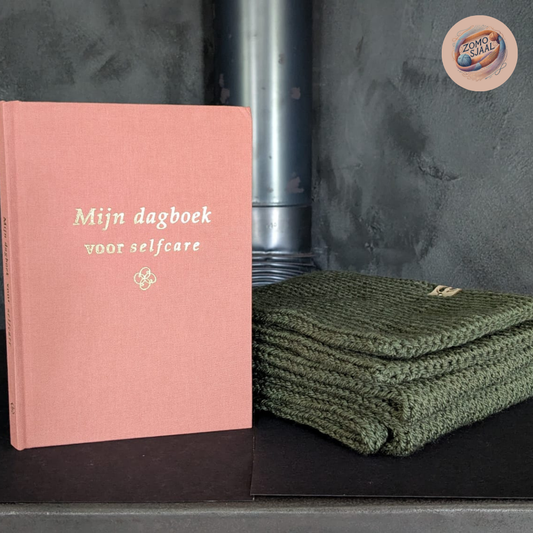 Handgebreide Cadeauset Sjaal van Acryl + Mijn Dagboek voor Selfcare ZoMoGlent